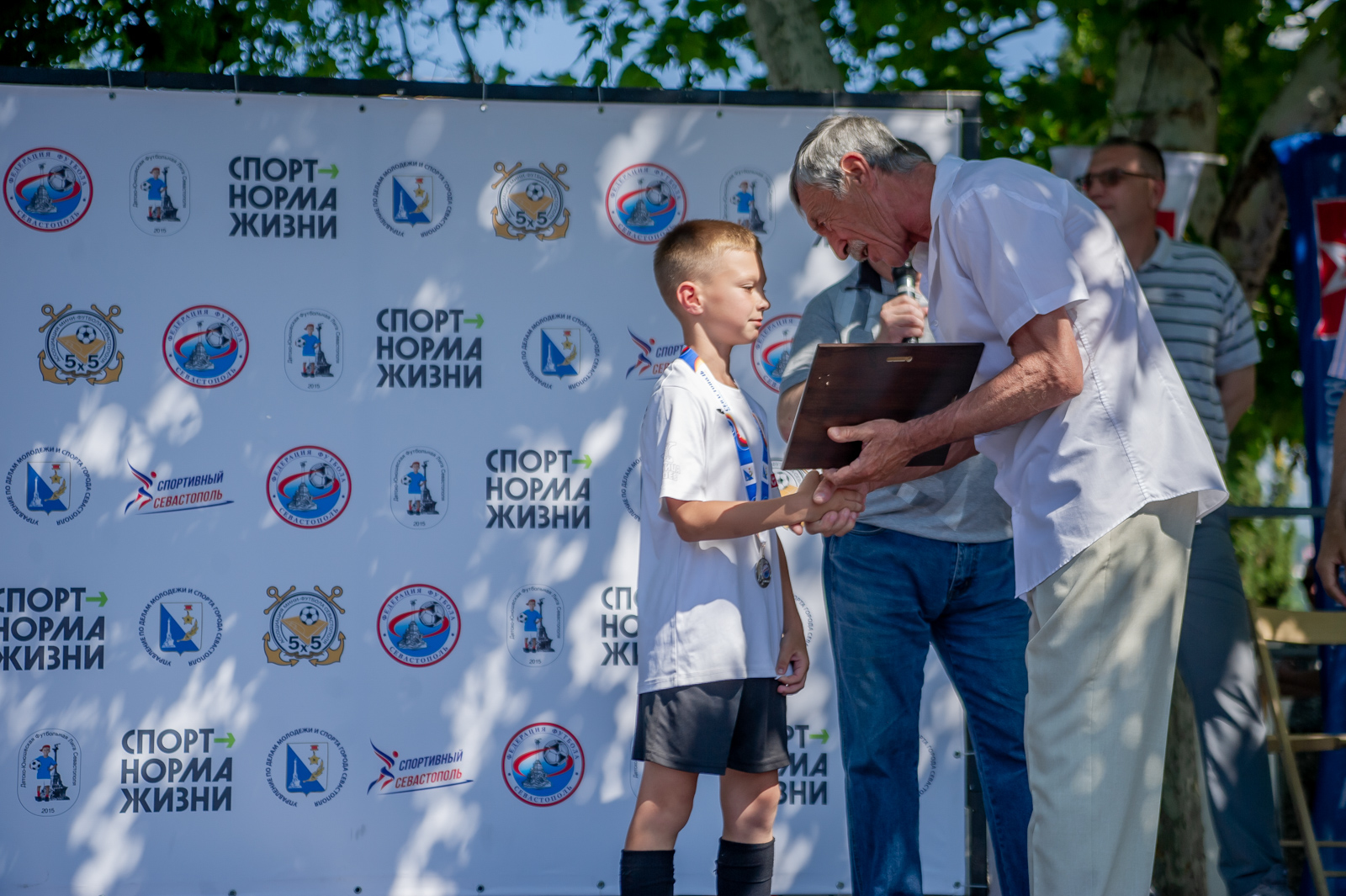 В Севастополе наградили победителей и призеров детско-юношеского первенства по футболу сезона 2021/22